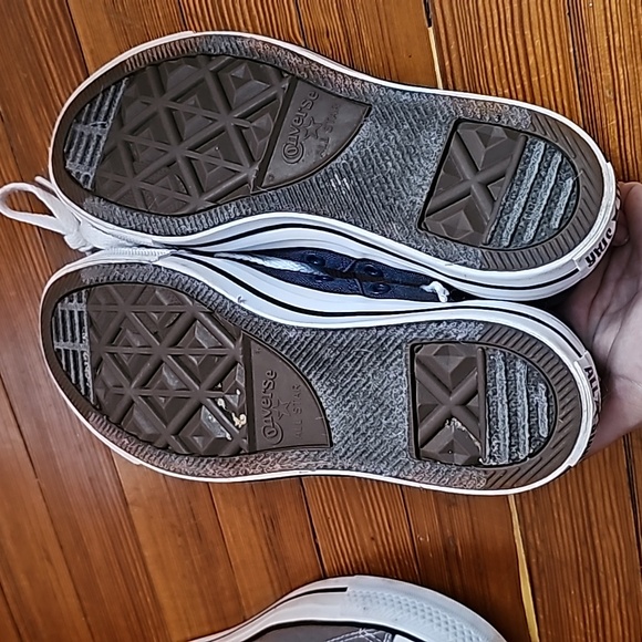 Converse shoes - Picture 4 of 9